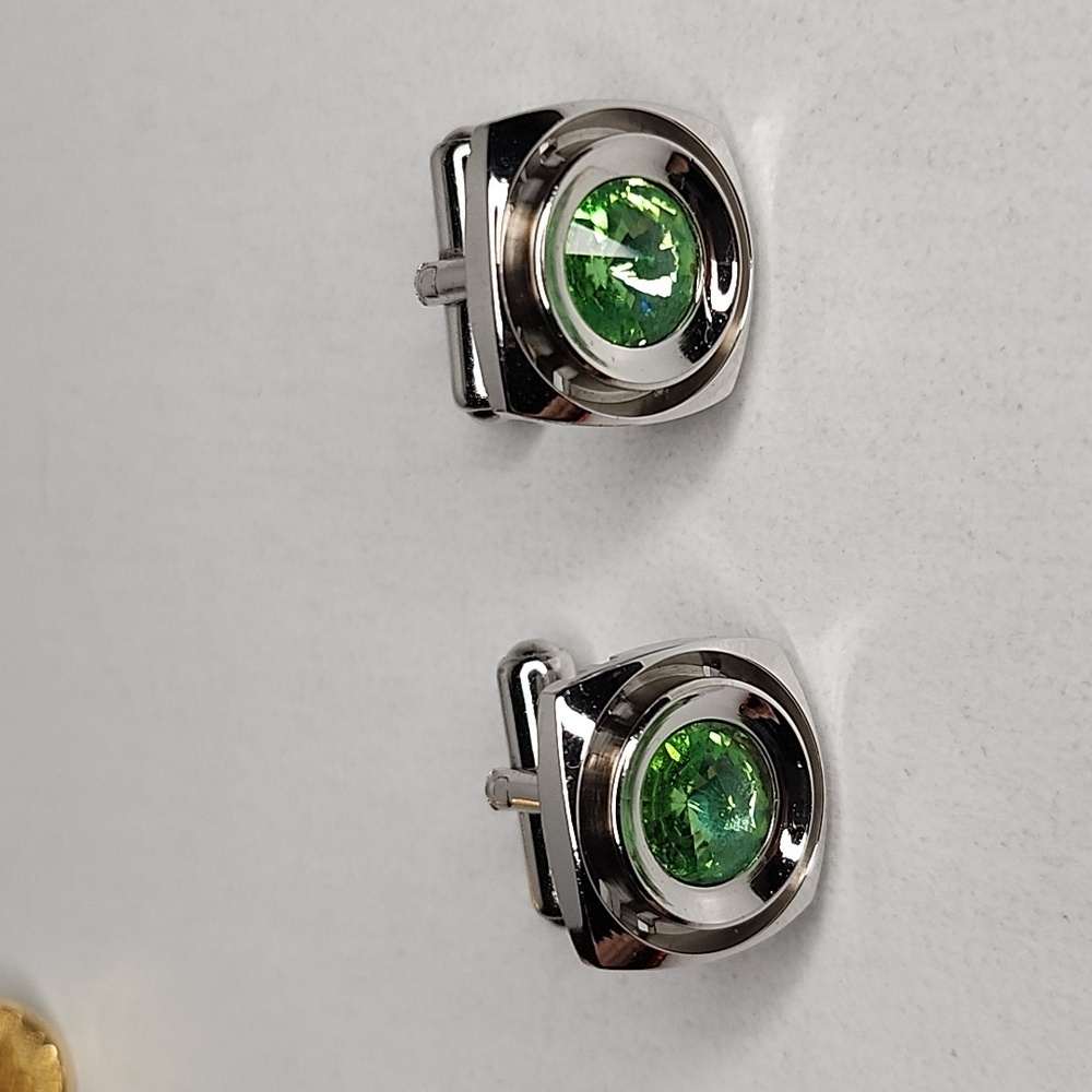 UNBRANDED CUFFLINKS WITH GREEN STONE